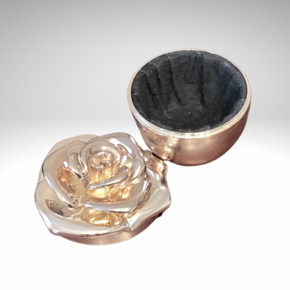 Rose And Heart Shape Metal Jewelry Boxes Felt Lined Trinket or Vanity Set - Picture 9 of 10